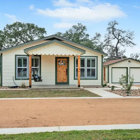 Upscale Home With Pool And Firepit - Close To Mercer St!